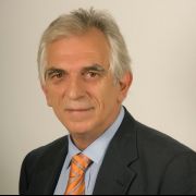 ΕΚΔΗΛΩΣΗ ΑΦΙΕΡΩΜΕΝΗ ΣΤΟΝ ΑΕΙΜΝΗΣΤΟ ΚΩΝΣΤΑΝΤΙΝΟ ΛΥΤΡΑ (ΤΕΩΣ ΠΡΟΕΔΡΟ ΤΟΥ ΔΗΜΟΤΙΚΟΥ ΣΥΜΒΟΥΛΙΟΥ)